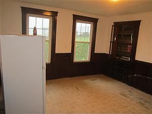 2nd image of 108 Illinois St