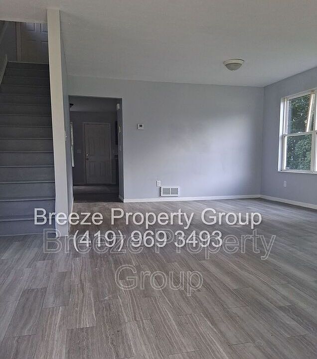 1st image of 133 W Warren Ave