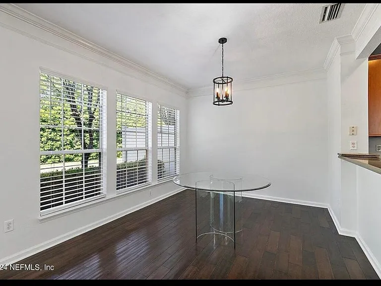 11187 Castlemain Cir W — Photo 22