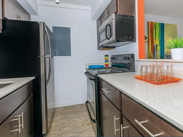 Treehouse Apartments — Photo 6