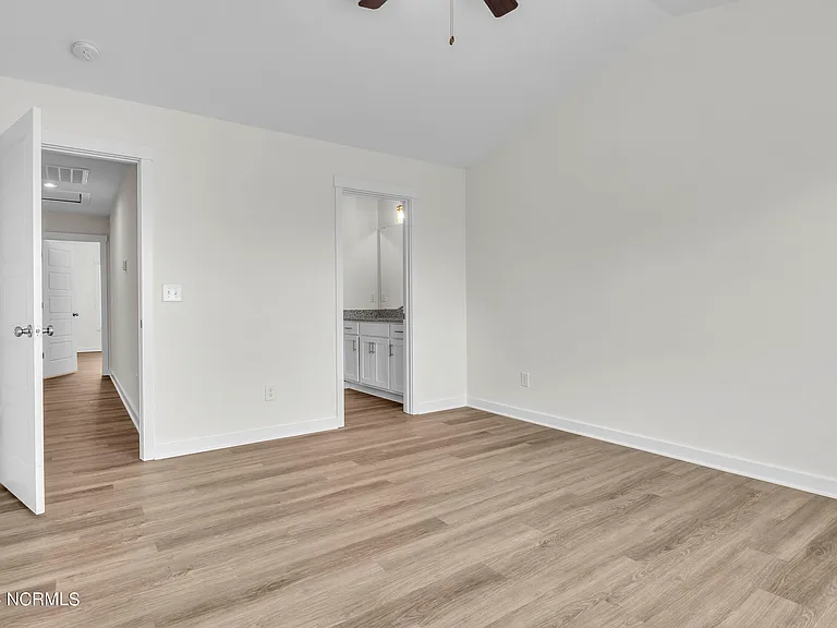 7052 Crew Dr — Photo 15