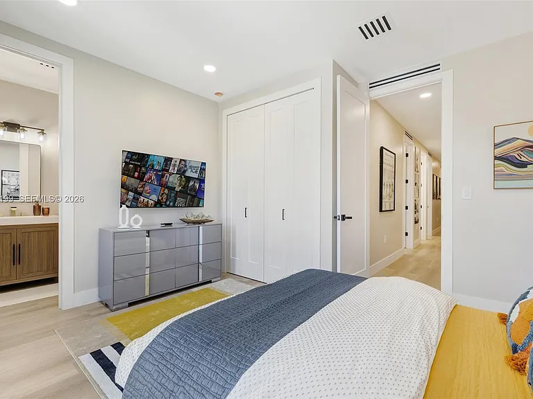 703 SW 17th St — Photo 44