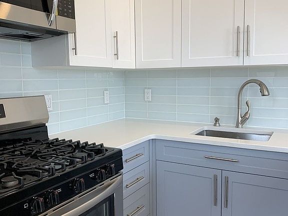 2nd image of 572 Henry St APT 3