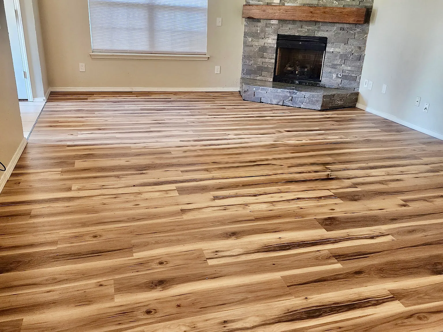 1712 W Palm Pl — Photo 2