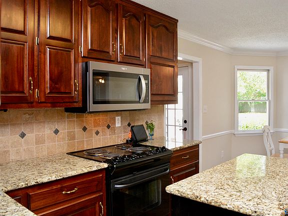4th image of 111 Kingswood Dr