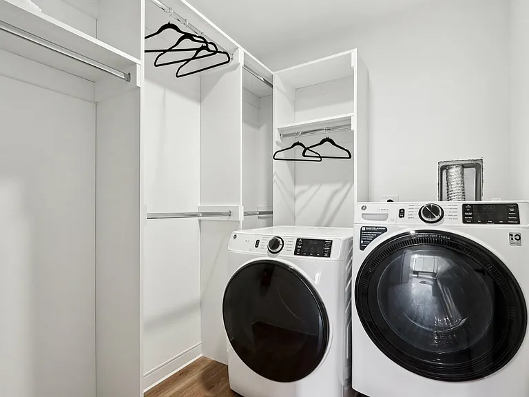 Capricorn 2 bed, 2 bath + den