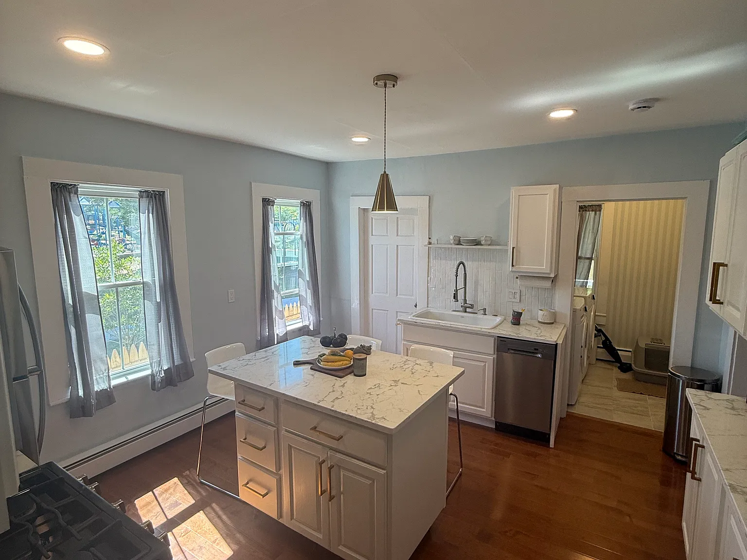 2 bed, 712 sqft, $2,500 — Photo 1