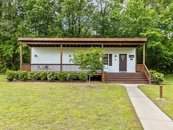 2110 Las Flores Ln, Grimesland, NC 27837