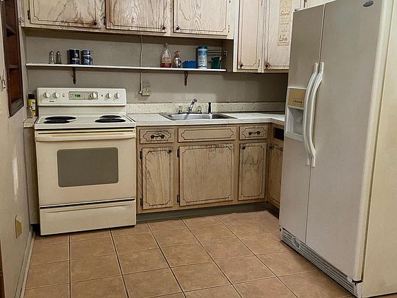 4th image of 252 E Towne Pl