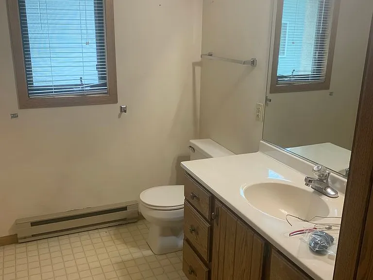 653 Brooks Pl — Photo 5