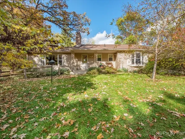 612 Three Oaks Rd, Cary, IL 60013