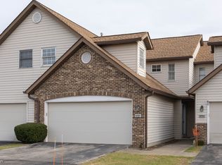 5727 Gateway Ln #1203, Brookpark, OH 44142