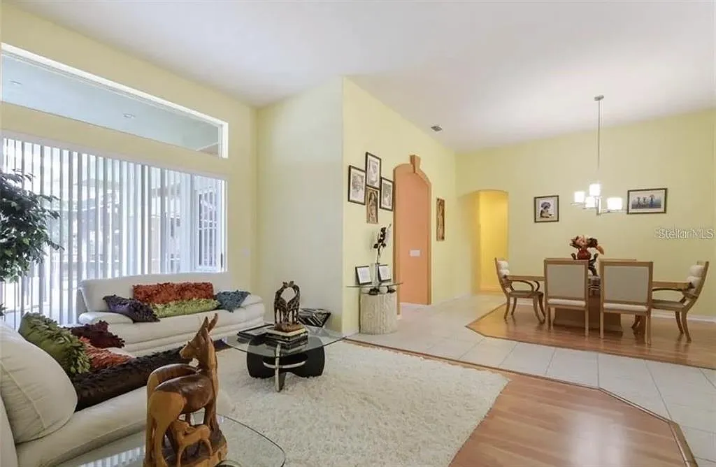 4 bed, 3.0 bath, 2843 sqft, $4,100 — Photo 4