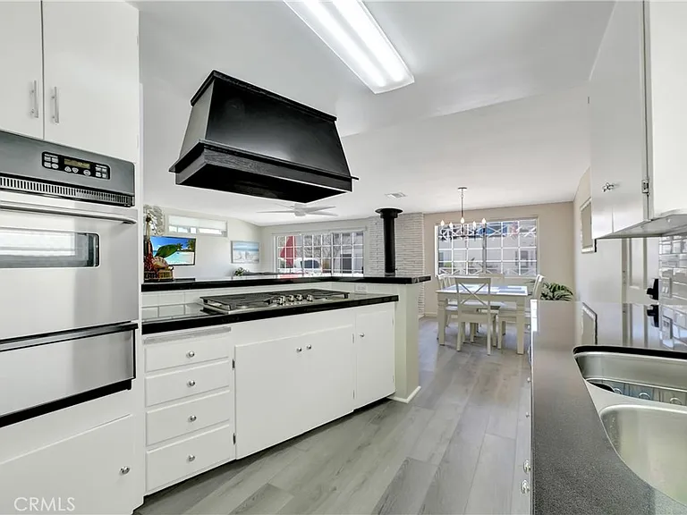 216 Collins Ave — Photo 7