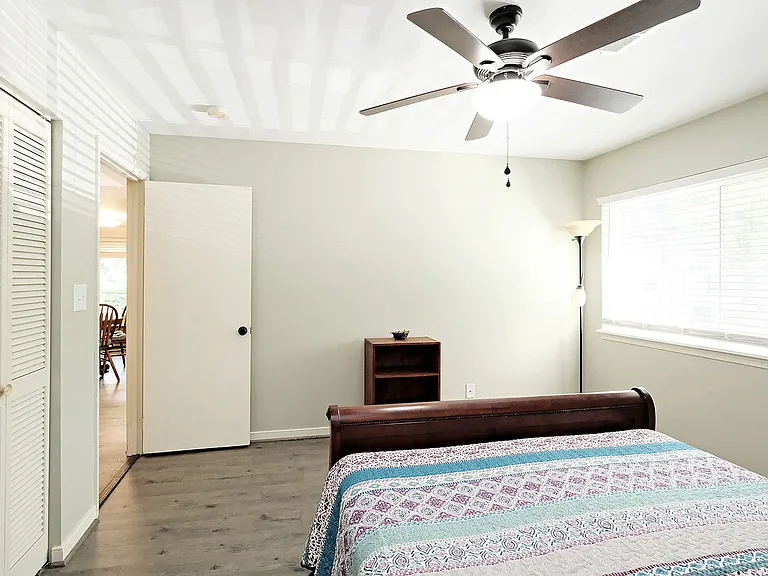 976 Sutton Ct — Photo 13