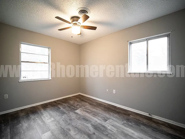 916 Desoto Pl — Photo 10