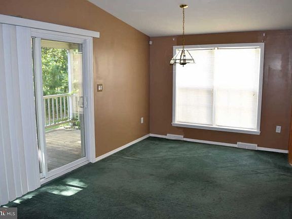 5th image of 70 Oakmont Dr