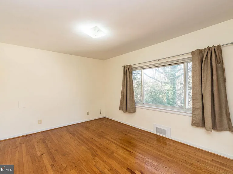 9322 W Parkhill Dr — Photo 9