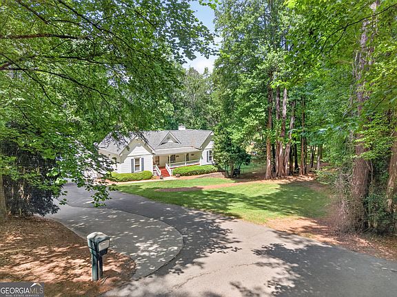 2nd image of 6 Adella Ln