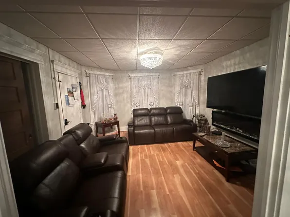 110 Florence Ct, Carbondale, PA 18407