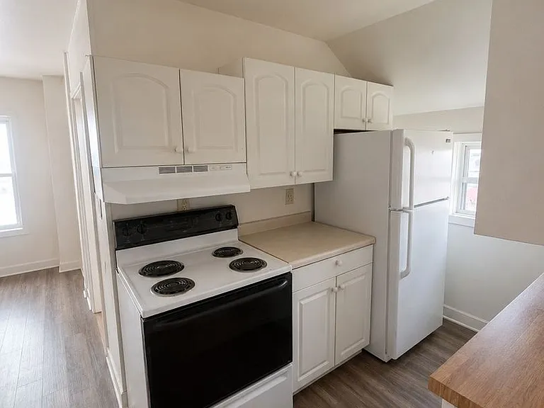 202 N Lincoln St — Photo 2