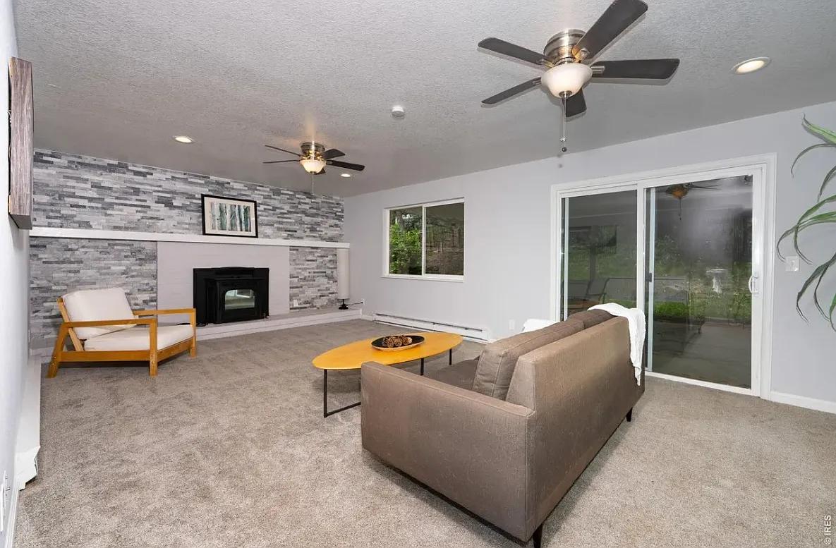 4 bed, 2406 sqft, $3,500 — Photo 3