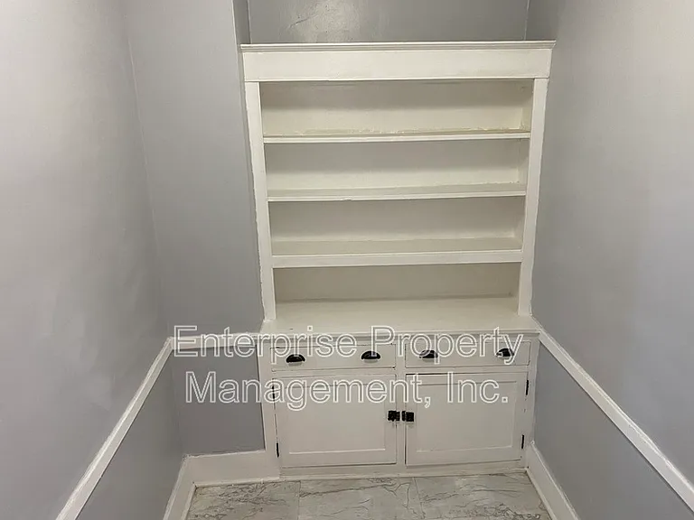 414 N Willett St — Photo 12