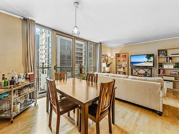 5th image of 420 E Waterside Dr Unit 404