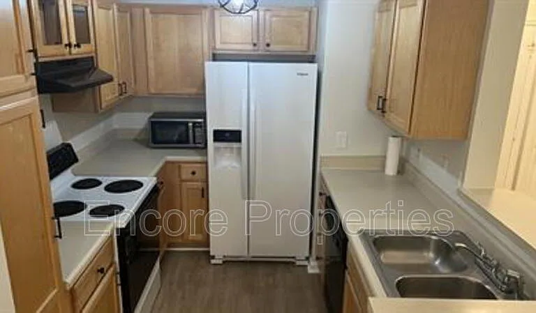 800 W Savannah Ridge Rd #101 — Photo 2