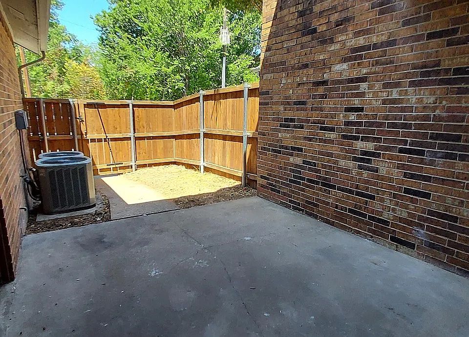 1st image of 500 Norwood Place Lease Listing Valley #9
