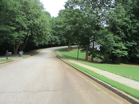4th image of 139 Crown Park Dr