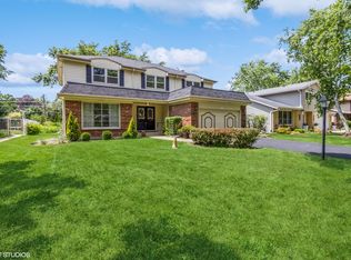 1612 N Burning Bush Ln, Mount Prospect, IL 60056