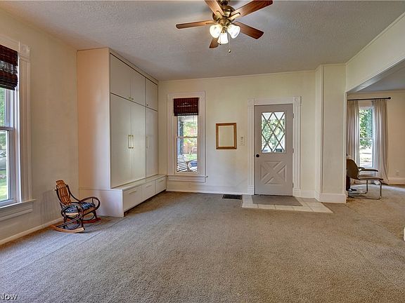5th image of 705 N Walnut St