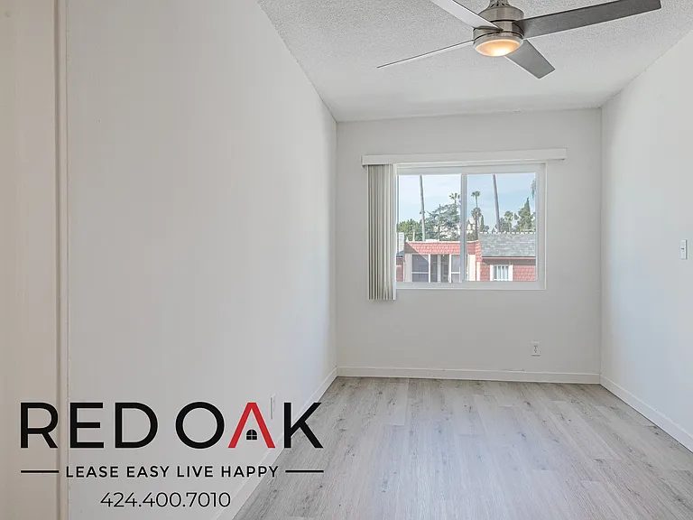 1835 Taft Ave #12 — Photo 9