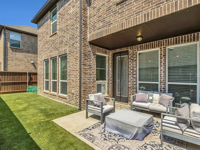 3908 Lucan Ln — Photo 29