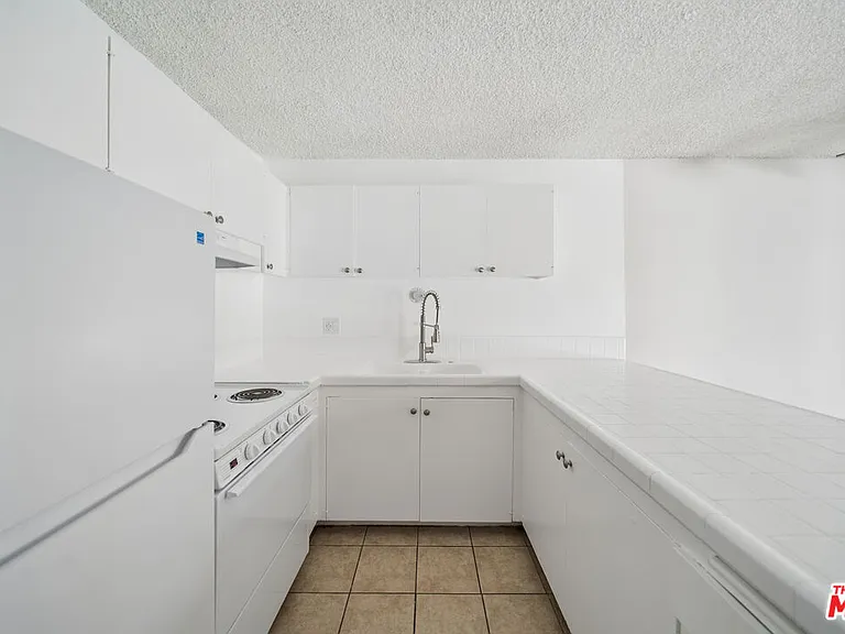 7545 Hampton Ave #108 — Photo 5