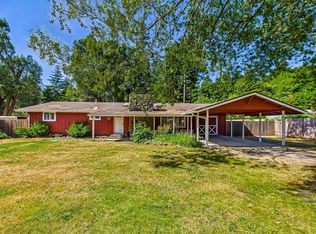24 Chapman Ln, Carlotta, CA 95528