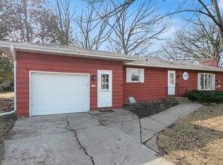 1037 Pierce Ave, Oshkosh, WI 54902