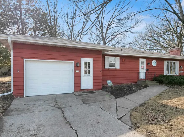 1037 Pierce Ave, Oshkosh, WI 54902