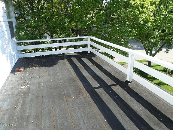 2nd image of 606 Duverne Ave