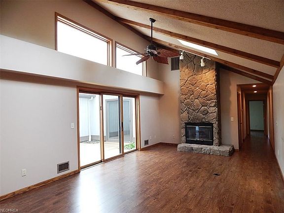 3rd image of 15 Pinewood Dr