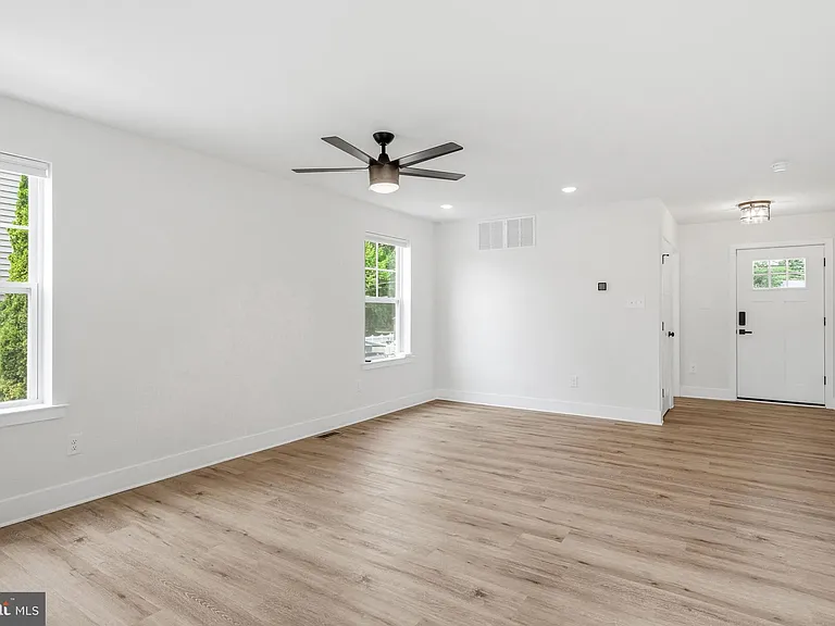 1306 Washington Ave — Photo 7