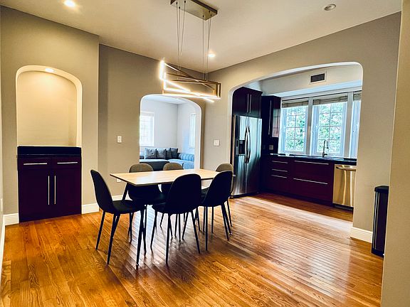 5th image of 215 Phoenetia Ave APT 4