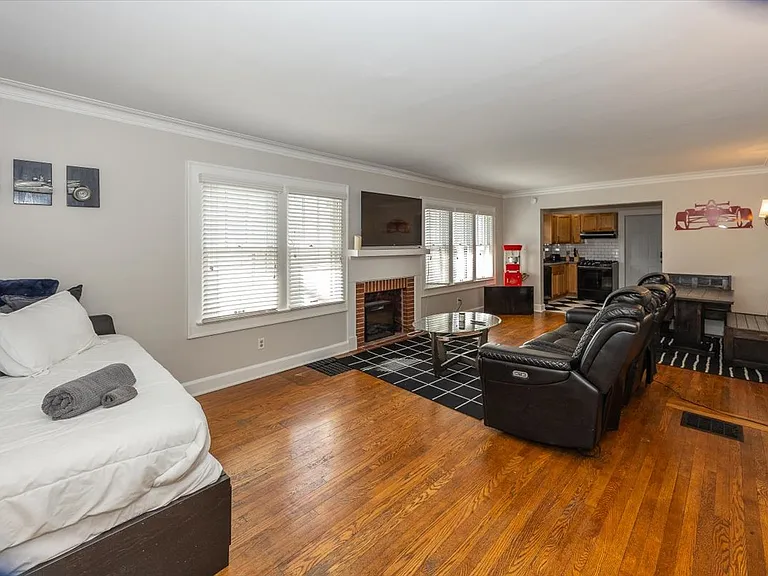 6140 Winthrop Ave — Photo 8