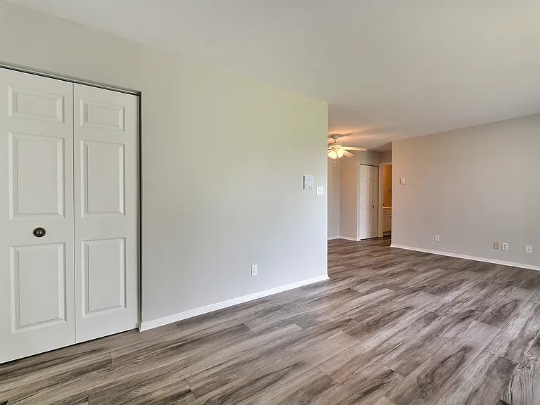 Glen Hills Apartments — Photo 27