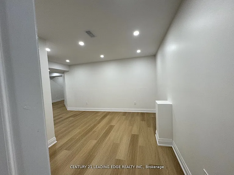 149 Hurst Dr #LOWER — Photo 17