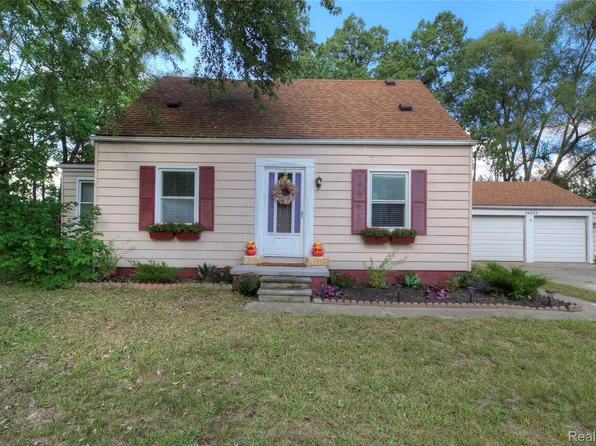 34802 Pardo St, Westland, MI 48185