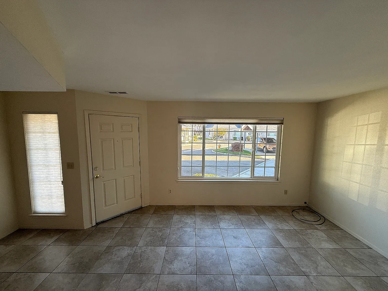 2 bed, 1.5 bath, 1200 sqft, $1,800 — Photo 3