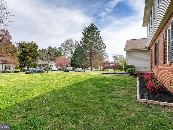 4th image of 20 English Oak Cir