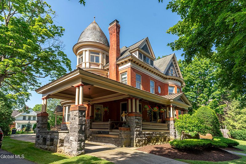 2nd image of 84 Union Avenue